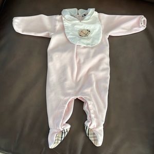 Reposhing item i recently purchased , my baby grew out of it and was never worn